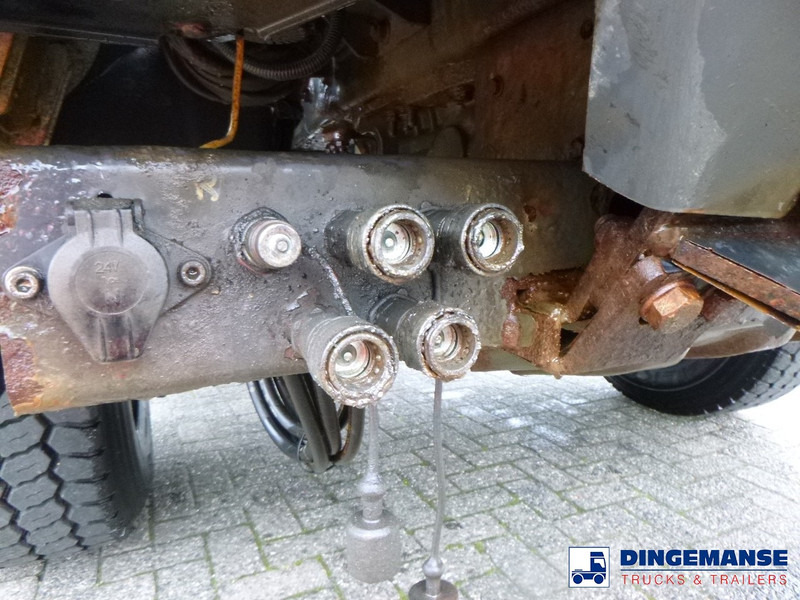 Cab chassis truck Renault Kerax 380 DXI 4x4 Euro 5 chassis + PTO: picture 14