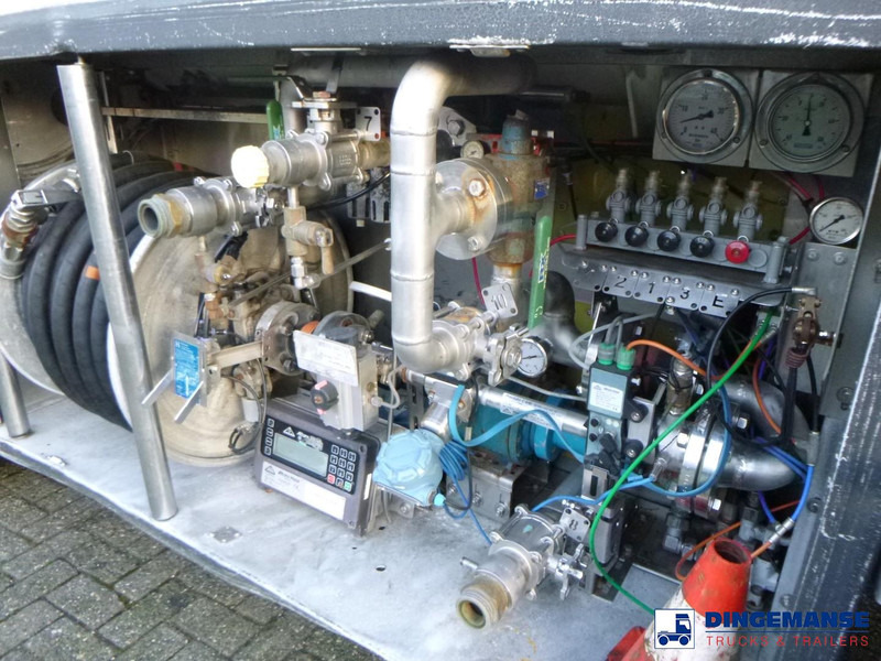 Lease a Volvo FL 260 4x2 gas tank 13.9 m3 Volvo FL 260 4x2 gas tank 13.9 m3: picture 16