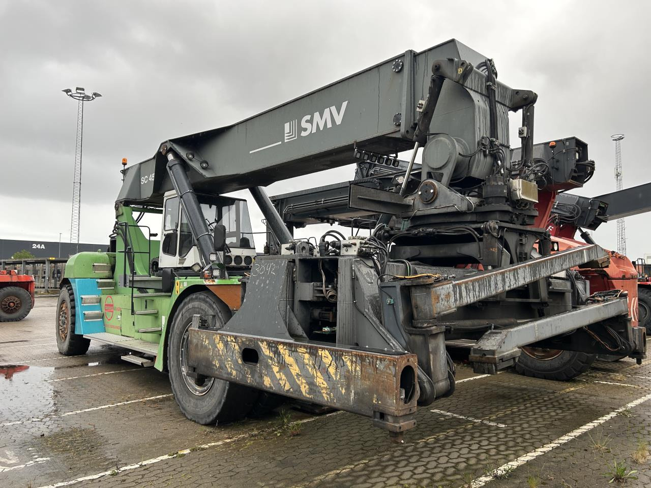 SMV SC4537 CBX5 - Reach stacker: picture 1 SMV SC4537 CBX5 - Reach stacker: picture 1