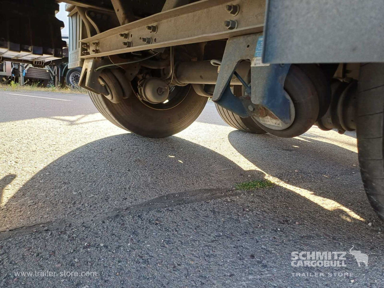 SCHMITZ Auflieger Curtainsider Standard Forklift holder - Curtainsider semi-trailer: picture 5 SCHMITZ Auflieger Curtainsider Standard Forklift holder - Curtainsider semi-trailer: picture 5