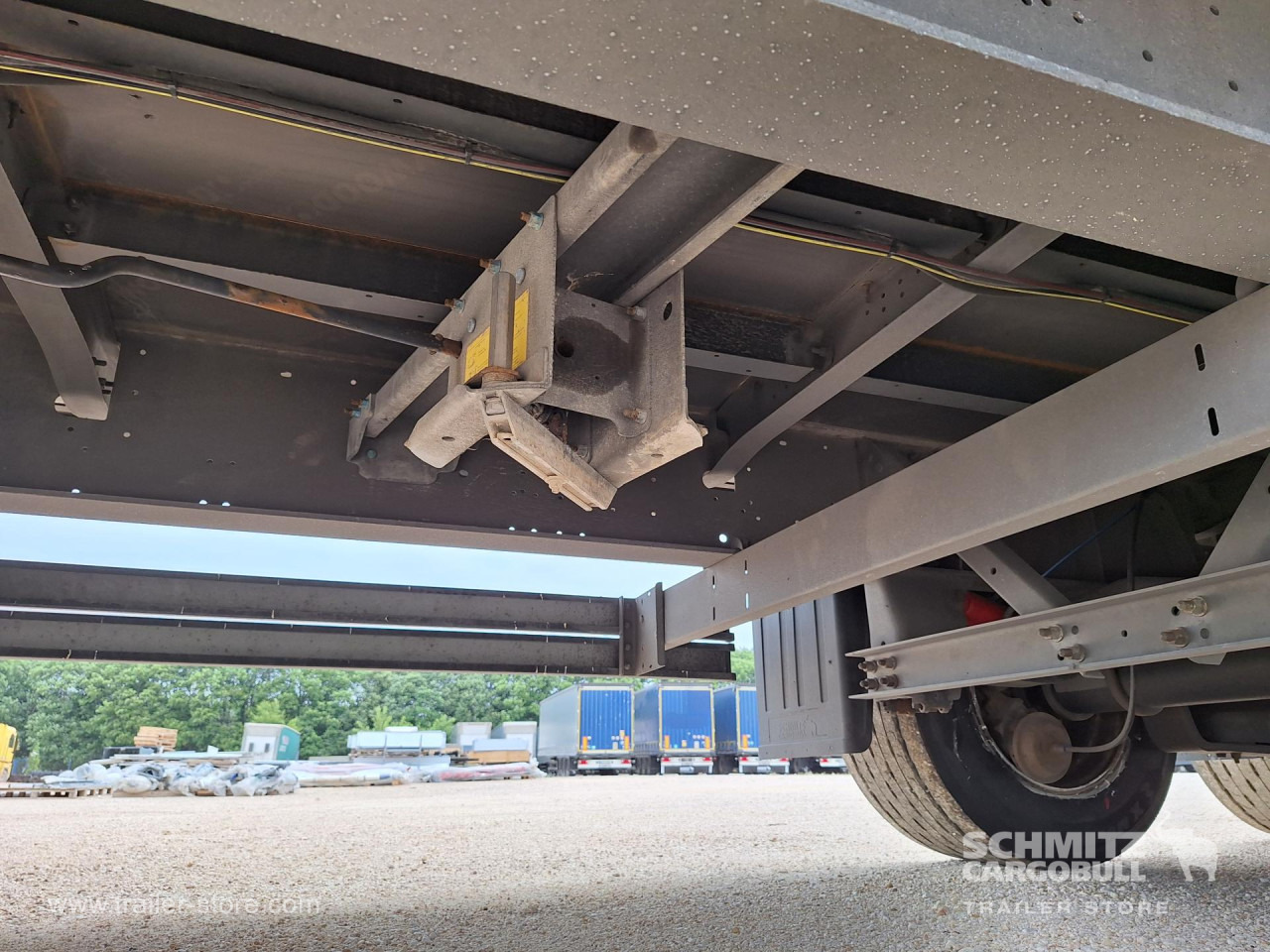 SCHMITZ Curtainsider Mega - Curtainsider semi-trailer: picture 3 SCHMITZ Curtainsider Mega - Curtainsider semi-trailer: picture 3
