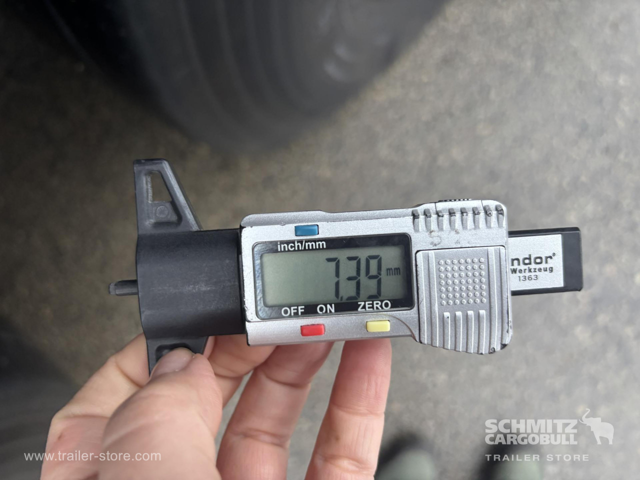 SCHMITZ Curtainsider Standard - Curtainsider semi-trailer: picture 3 SCHMITZ Curtainsider Standard - Curtainsider semi-trailer: picture 3