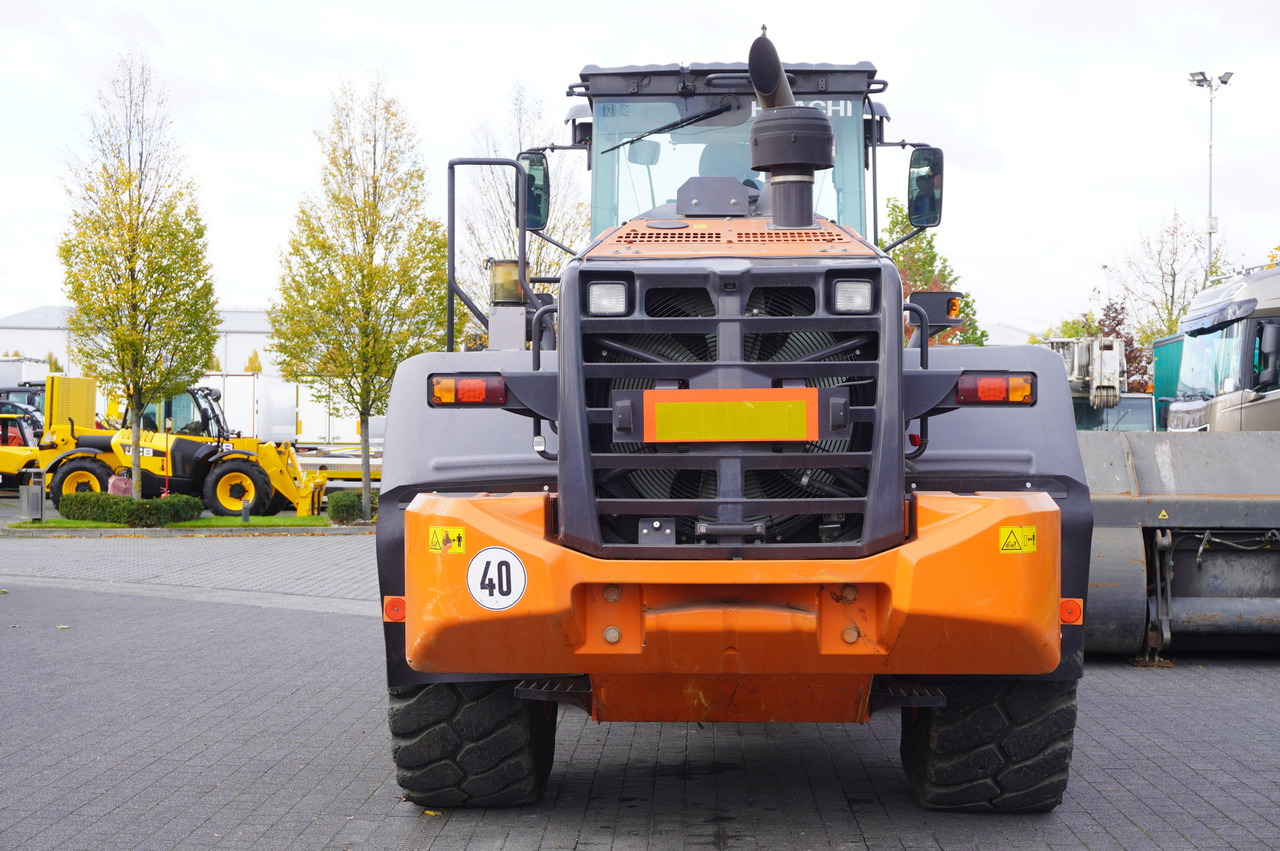 HITACHI ZW220 articulated loader / 2 buckets - Wheel loader: picture 5 HITACHI ZW220 articulated loader / 2 buckets - Wheel loader: picture 5