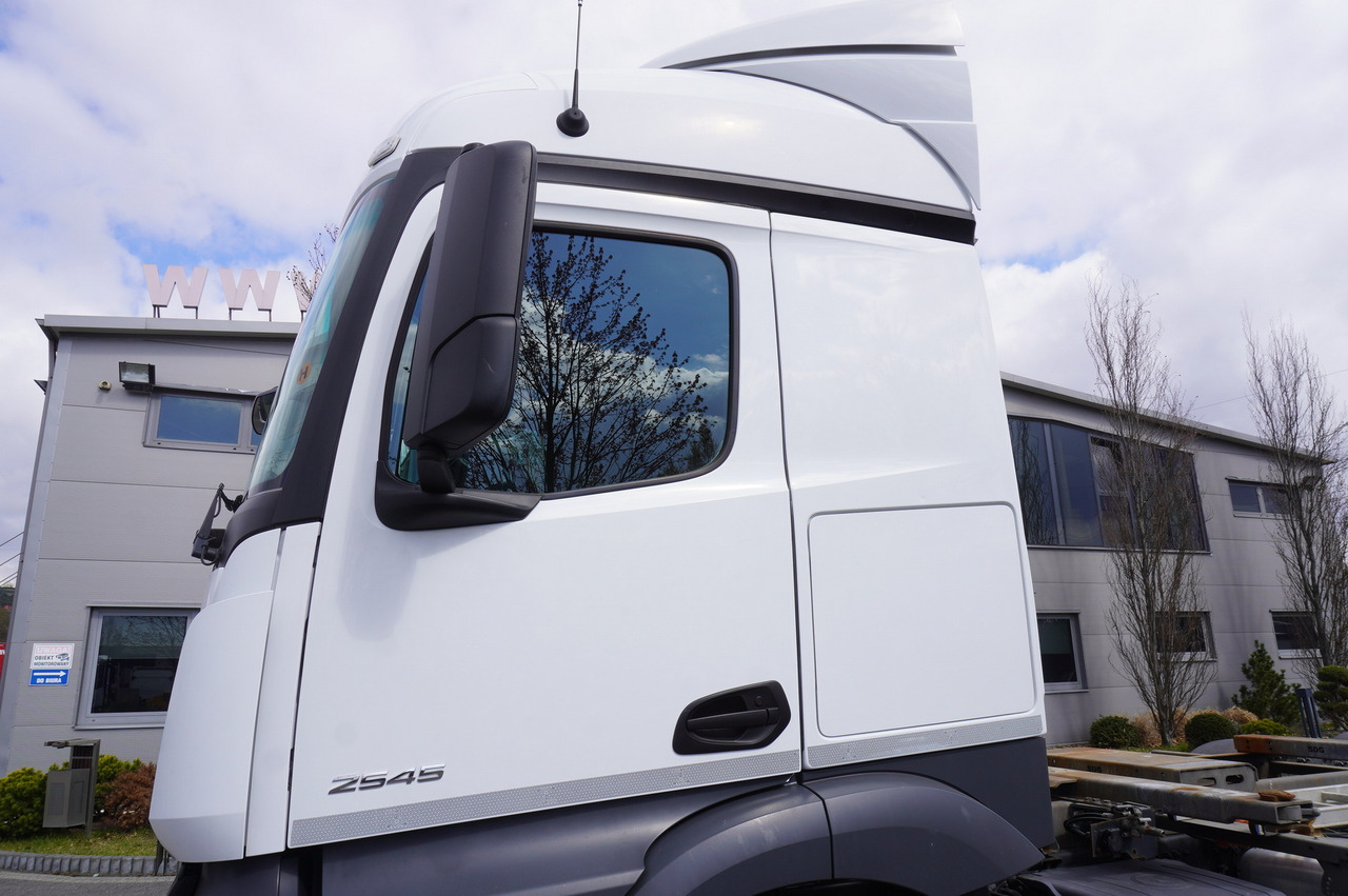 Container transporter/ Swap body truck MERCEDES-BENZ Actros 2545 6x2 MP5 / Full ADR / BDF: picture 15