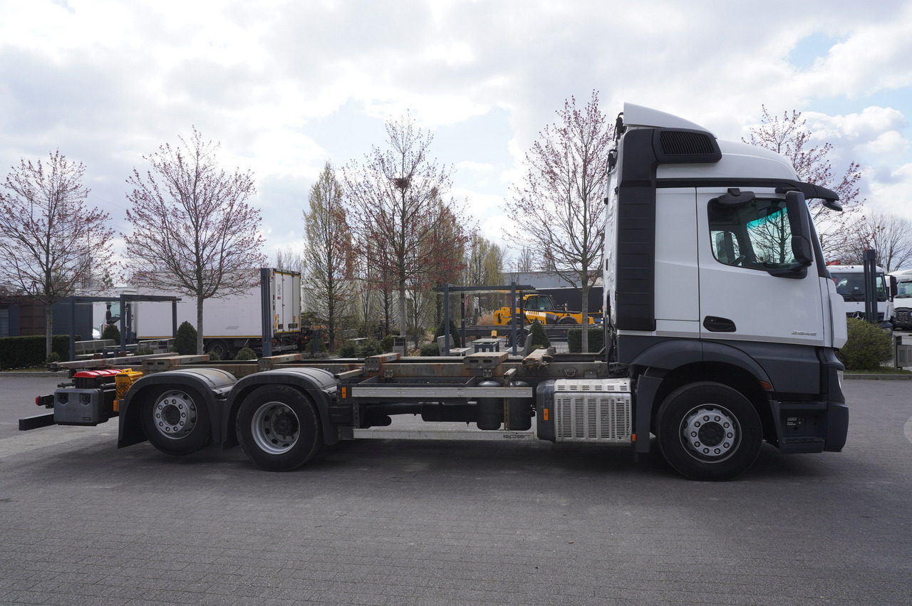 Container transporter/ Swap body truck MERCEDES-BENZ Actros 2545 6x2 MP5 / Full ADR / BDF: picture 7