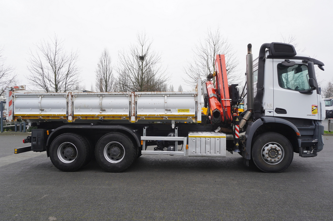 MERCEDES-BENZ Arocs 2636 6x4 / 2-way tipper / Fassi F135A.0.23 / remote control / Rotator - Tipper, Crane truck: picture 3 MERCEDES-BENZ Arocs 2636 6x4 / 2-way tipper / Fassi F135A.0.23 / remote control / Rotator - Tipper, Crane truck: picture 3