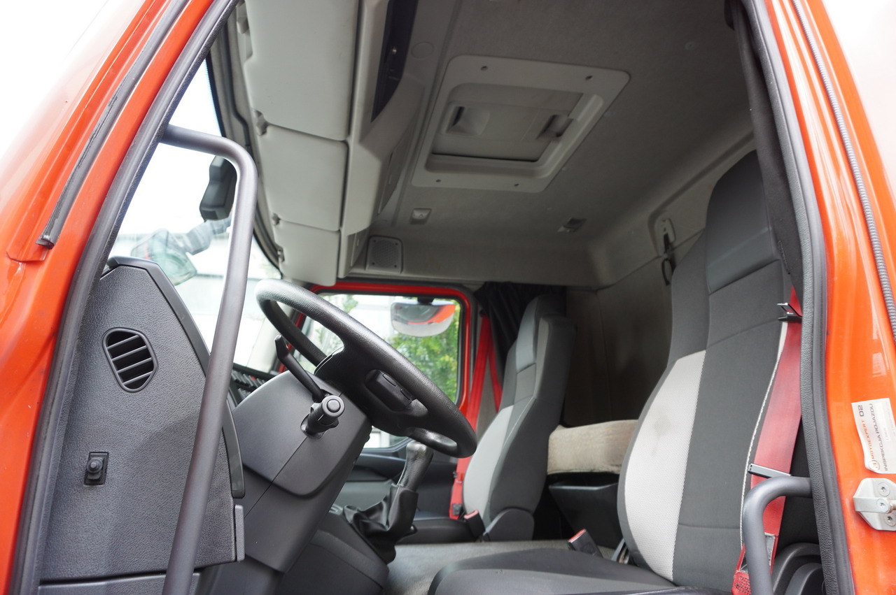 Curtainsider truck RENAULT Midlum 12.245 / dropside / sleeper / 18 pallets: picture 17
