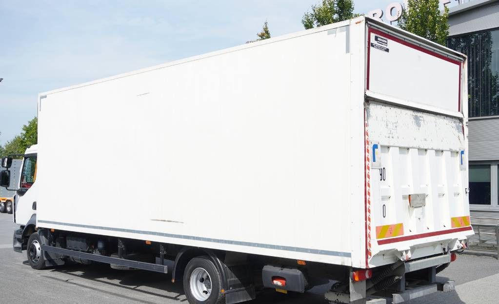 RENAULT Renault D12 E6 / Container 18 pallets / Lift - Box truck: picture 3 RENAULT Renault D12 E6 / Container 18 pallets / Lift - Box truck: picture 3