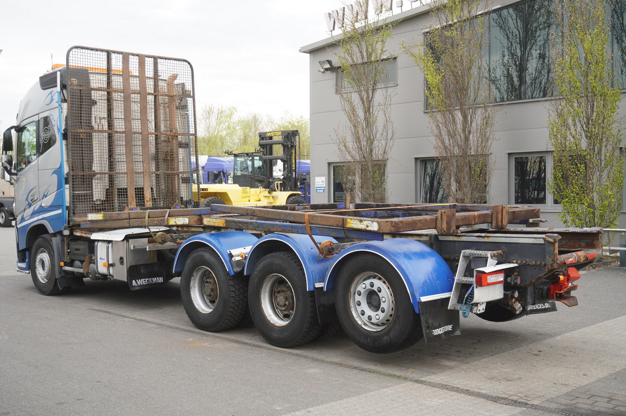 VOLVO FH16 750/ 750 HP! / load capacity 21.8 t / logging superstructure - Timber truck: picture 3 VOLVO FH16 750/ 750 HP! / load capacity 21.8 t / logging superstructure - Timber truck: picture 3