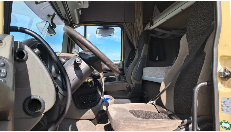 Dropside/ Flatbed truck DAF XF 105 410 Spacecab 6x2 Euro 5: picture 10