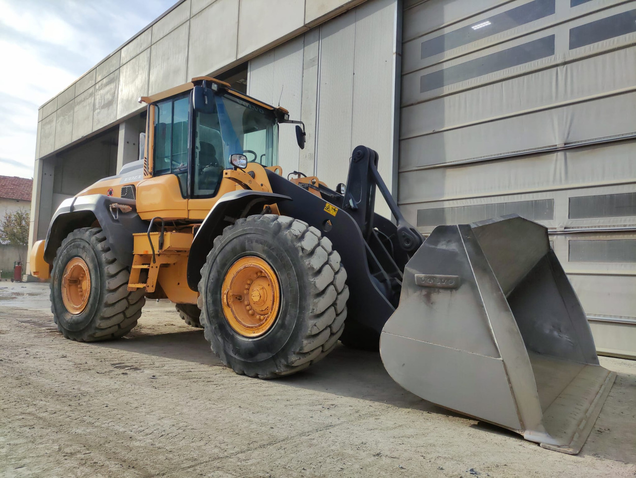 VOLVO L110H - Wheel loader: picture 3 VOLVO L110H - Wheel loader: picture 3