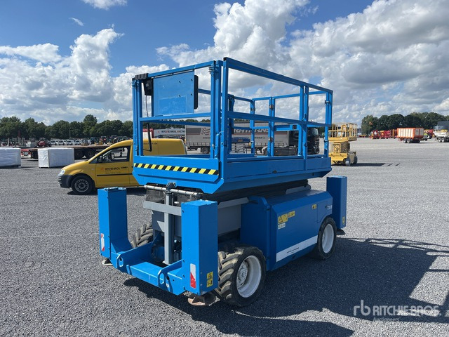 2011 Genie GS3268RT 4x4 Scissor Lift - Scissor lift: picture 4 2011 Genie GS3268RT 4x4 Scissor Lift - Scissor lift: picture 4