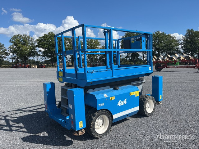 2011 Genie GS3268RT 4x4 Scissor Lift - Scissor lift: picture 1 2011 Genie GS3268RT 4x4 Scissor Lift - Scissor lift: picture 1