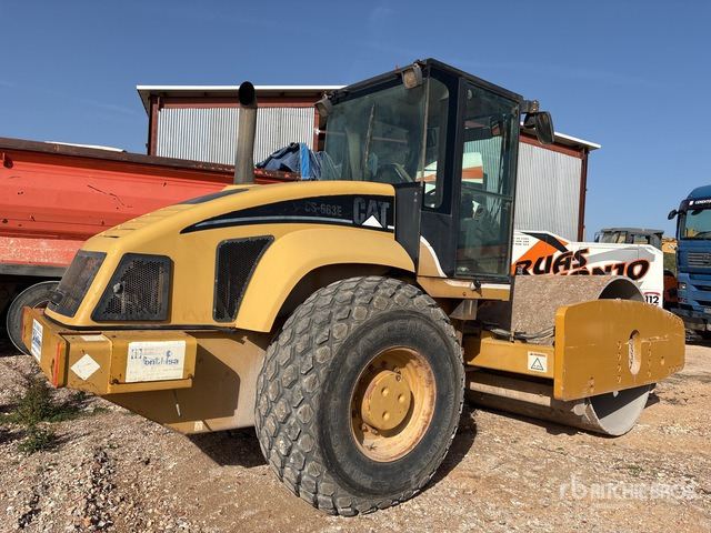 2004 Cat CS-663E Smooth Drum Compactor - Compactor: picture 3 2004 Cat CS-663E Smooth Drum Compactor - Compactor: picture 3