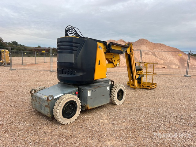 2006 Haulotte HA12IP 2WD Electric Nacelle Articulee Articulating Boom Lift - Articulated boom: picture 2 2006 Haulotte HA12IP 2WD Electric Nacelle Articulee Articulating Boom Lift - Articulated boom: picture 2
