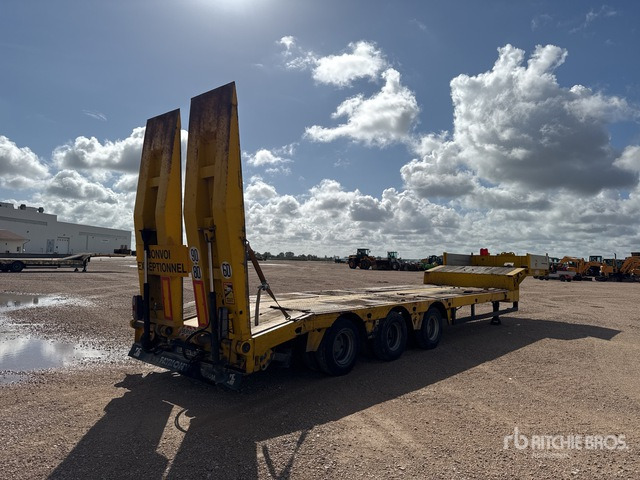 2007 Faymonville TL3GE Tri/A Semi-Remorque Porte-Engin ... Lowboy Trailer - Low loader semi-trailer: picture 4 2007 Faymonville TL3GE Tri/A Semi-Remorque Porte-Engin ... Lowboy Trailer - Low loader semi-trailer: picture 4