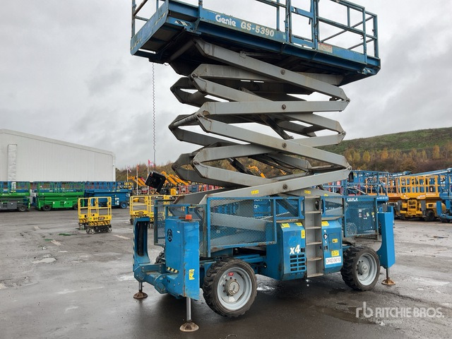 2010 Genie GS-5390 4x4 Diesel Scissor Lift - Scissor lift: picture 5 2010 Genie GS-5390 4x4 Diesel Scissor Lift - Scissor lift: picture 5