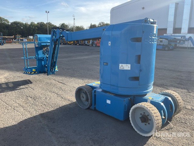 2012 Genie Z-30/20N RJ 2WD Electric Articulating Boom Lift - Articulated boom: picture 5 2012 Genie Z-30/20N RJ 2WD Electric Articulating Boom Lift - Articulated boom: picture 5