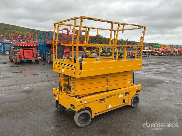 2015 Haulotte Compact 12 Electric Scissor Lift - Scissor lift: picture 4 2015 Haulotte Compact 12 Electric Scissor Lift - Scissor lift: picture 4