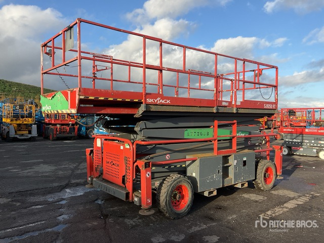 2017 Skyjack SJ9250 4x4 Diesel Scissor Lift - Scissor lift: picture 1 2017 Skyjack SJ9250 4x4 Diesel Scissor Lift - Scissor lift: picture 1