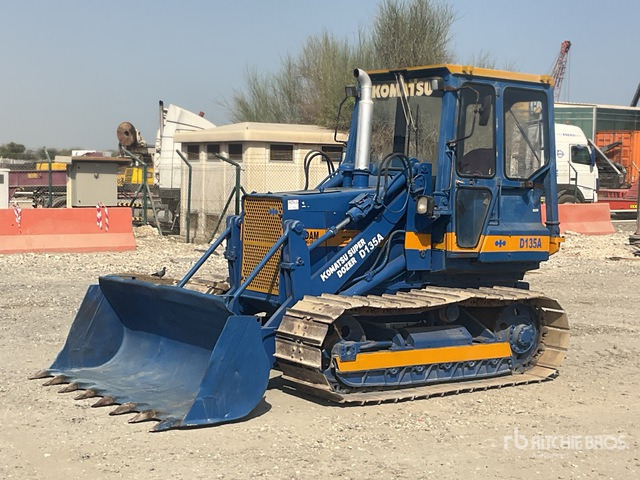 1986 Komatsu D31S-17 - Crawler loader: picture 1 1986 Komatsu D31S-17 - Crawler loader: picture 1