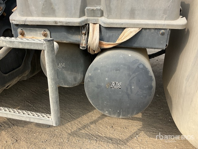 2015 Mercedes-Benz Actross 1843LS 4x2 S/A Sleeper Truck Tractor - Tractor unit: picture 4 2015 Mercedes-Benz Actross 1843LS 4x2 S/A Sleeper Truck Tractor - Tractor unit: picture 4