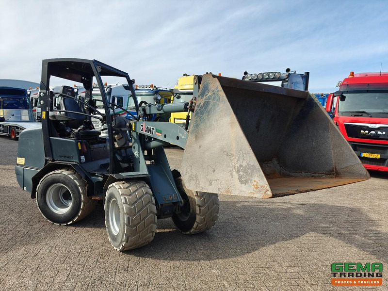 Giant V452T 3585 uren - Wiellader - Landbouw Kenteken - Vangmuil - Grondbak - Non-Marking Banden - Compact track loader: picture 2 Giant V452T 3585 uren - Wiellader - Landbouw Kenteken - Vangmuil - Grondbak - Non-Marking Banden - Compact track loader: picture 2