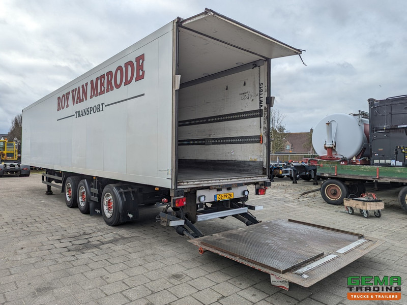 Schmitz Cargobull SKO 24 3-Assen SAF - KoelVriesTrailer - ThermoKing Maxima 1300 - Laadklep 3000KG - lift-as - Stuur-as - Isothermal semi-trailer: picture 4 Schmitz Cargobull SKO 24 3-Assen SAF - KoelVriesTrailer - ThermoKing Maxima 1300 - Laadklep 3000KG - lift-as - Stuur-as - Isothermal semi-trailer: picture 4