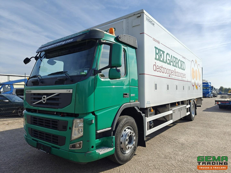 Volvo FM330 4x2 Dagcab Euro5 - KuikenBak 8.4m + Webasto Heater + Dhollandia 2000KG - Livestock truck: picture 1 Volvo FM330 4x2 Dagcab Euro5 - KuikenBak 8.4m + Webasto Heater + Dhollandia 2000KG - Livestock truck: picture 1