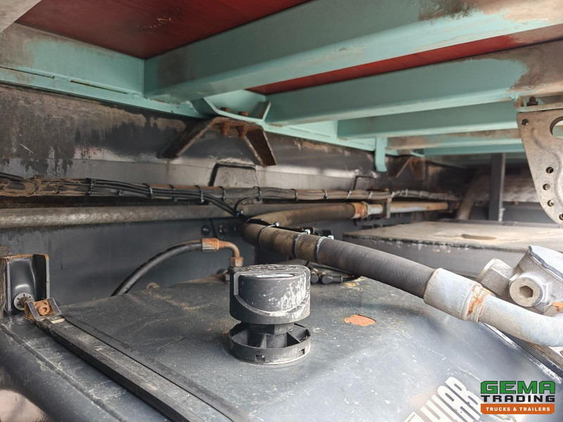 Dropside/ Flatbed truck, Crane truck Volvo FMX 410 8x4/4 Dagcab Euro5 - Open Laadbak 6.8m + Hiab 244 E-6 Hipro - 258.000km - Naafreductie - 05/2026 APK: picture 17 Dropside/ Flatbed truck, Crane truck Volvo FMX 410 8x4/4 Dagcab Euro5 - Open Laadbak 6.8m + Hiab 244 E-6 Hipro - 258.000km - Naafreductie - 05/2026 APK: picture 17