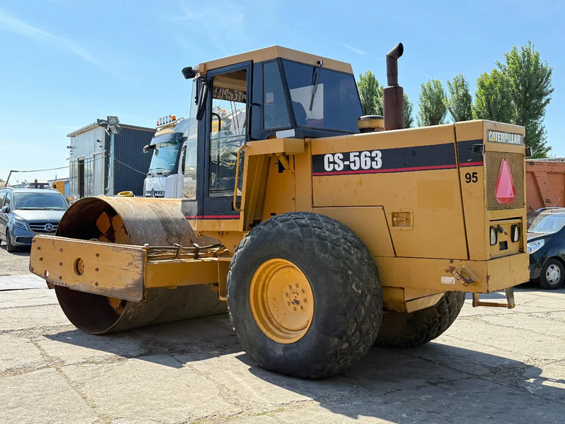 Caterpillar CS 563 Roller with vibration - Roller: picture 3 Caterpillar CS 563 Roller with vibration - Roller: picture 3