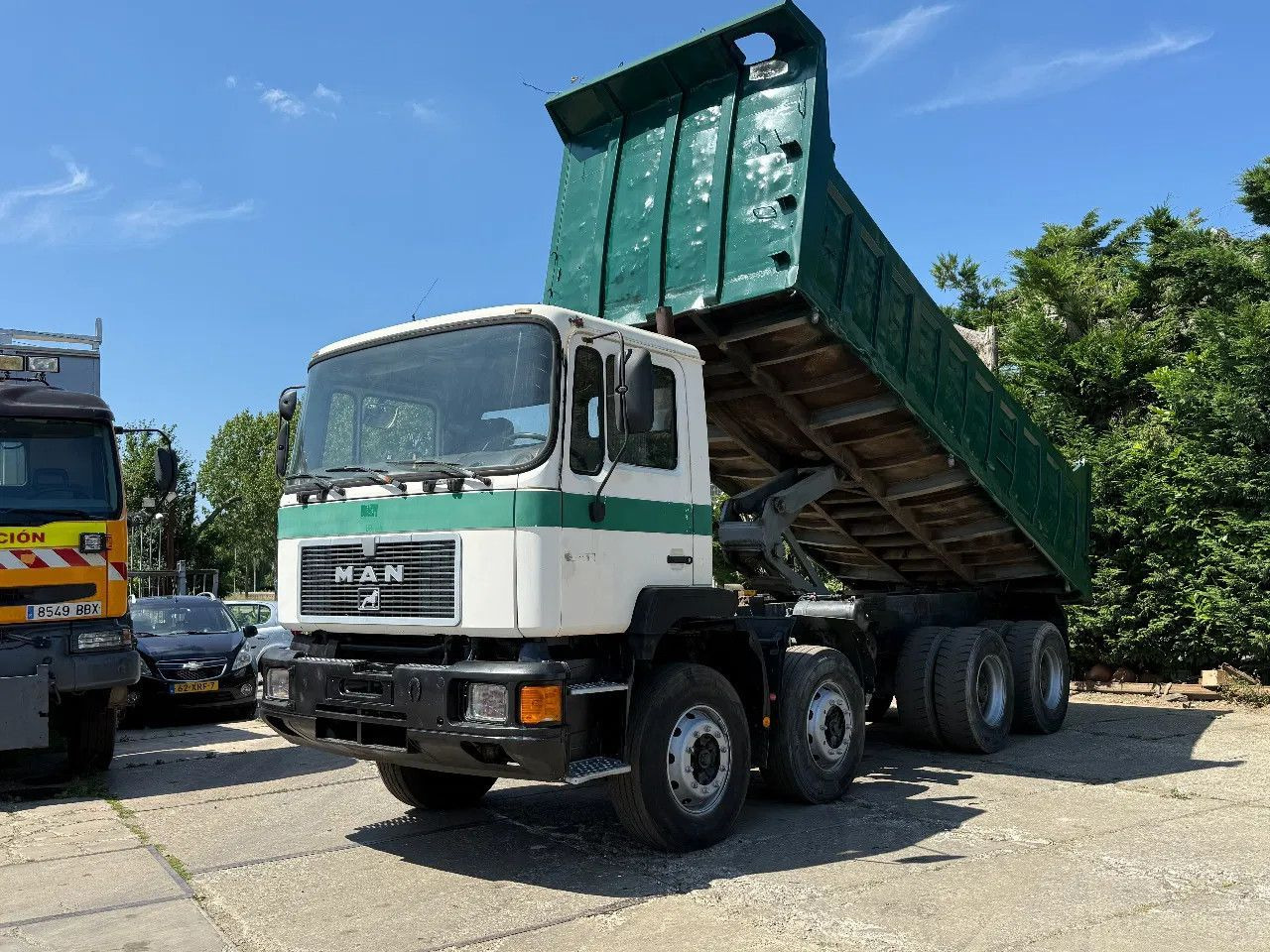 MAN 35.372 8X4 Tipper Spring/Spring ZF Manual Gear E - Tipper: picture 2 MAN 35.372 8X4 Tipper Spring/Spring ZF Manual Gear E - Tipper: picture 2