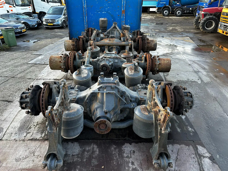 Mercedes-Benz ACTROS 3 SINGLE AXLE + 1 DAF - Rear axle: picture 1 Mercedes-Benz ACTROS 3 SINGLE AXLE + 1 DAF - Rear axle: picture 1