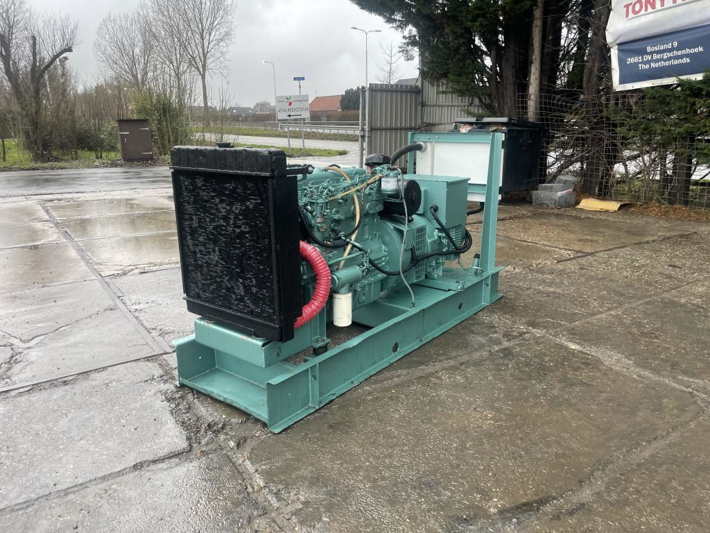 Perkins 85 KVA Generator 3 Phase Perkins 85 KVA Generator 3 Phase - Generator set: picture 2 Perkins 85 KVA Generator 3 Phase Perkins 85 KVA Generator 3 Phase - Generator set: picture 2