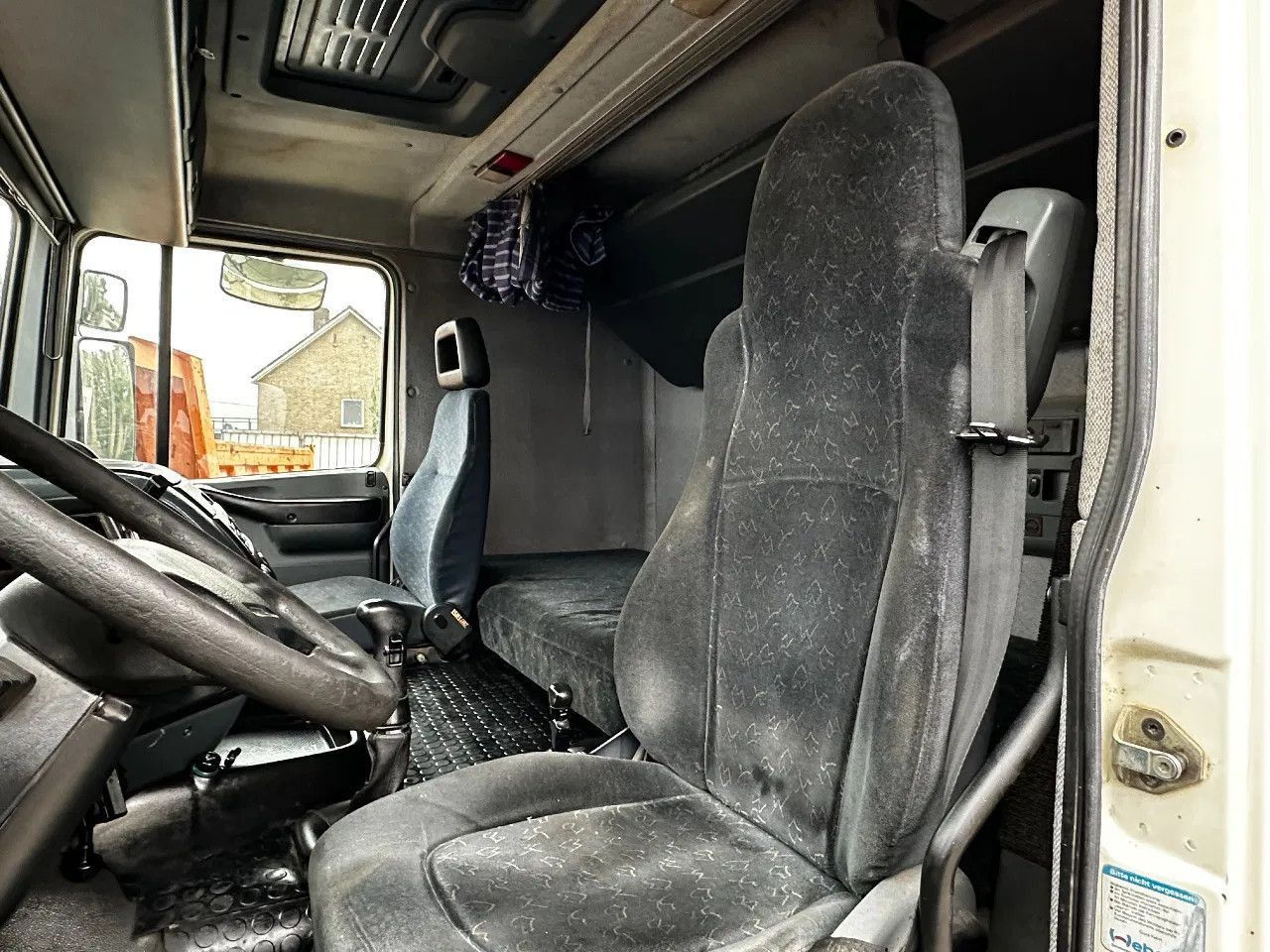 Tractor unit DAF XF 95.380 4X2 Tractor-unit Spring/Air ZF Manual DAF XF 95.380 4X2 Tractor-unit Spring/Air ZF Manual: picture 12