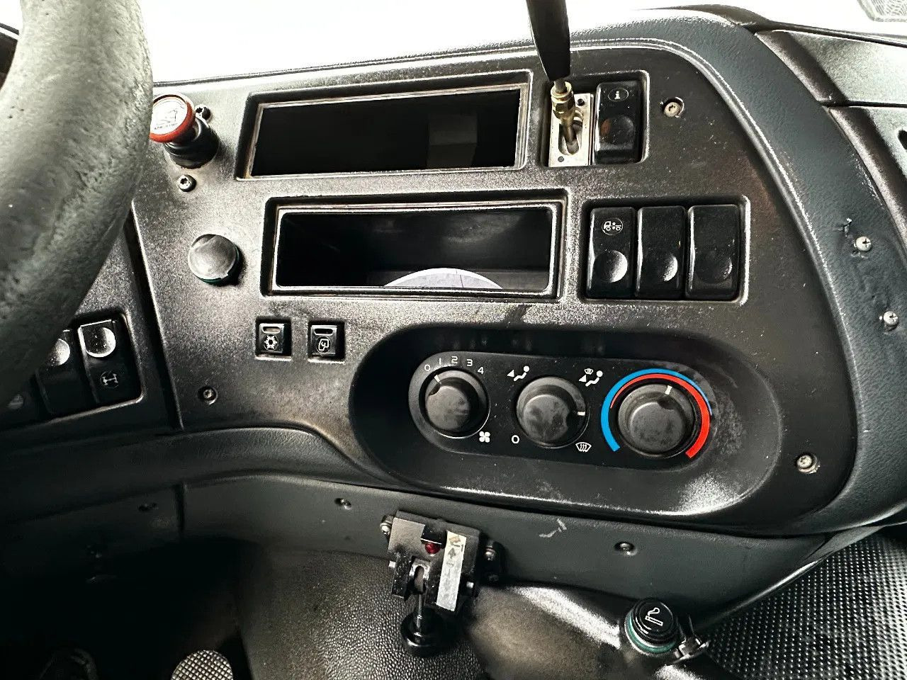 Tractor unit DAF XF 95.380 4X2 Tractor-unit Spring/Air ZF Manual DAF XF 95.380 4X2 Tractor-unit Spring/Air ZF Manual: picture 13