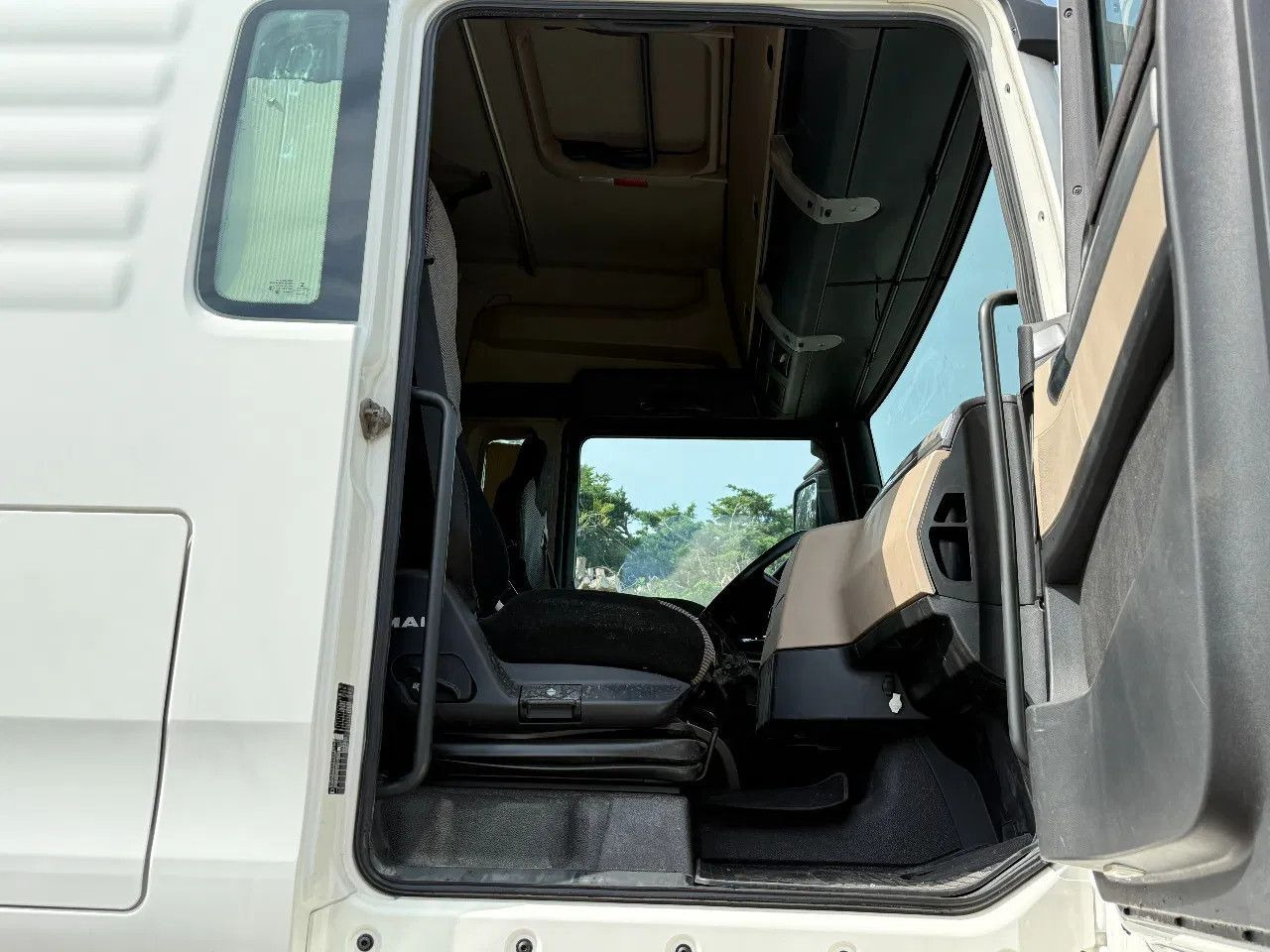 Tractor unit MAN TGX 18.460 4X2 ENGINE DEFECT Tractor-unit Spring: picture 8