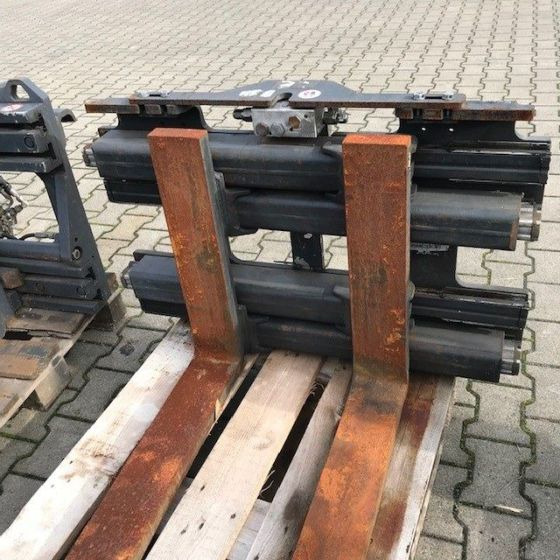 Cascade Fork postioner - Attachment for Material handling equipment: picture 2 Cascade Fork postioner - Attachment for Material handling equipment: picture 2