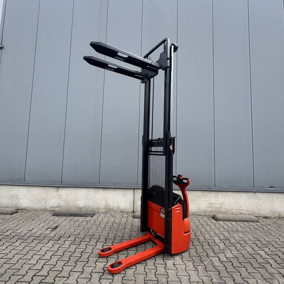 Linde L12 (379) - Stacker: picture 3 Linde L12 (379) - Stacker: picture 3