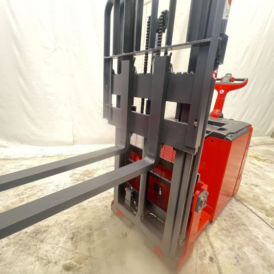 Linde L12AC (1170) - Stacker: picture 5 Linde L12AC (1170) - Stacker: picture 5