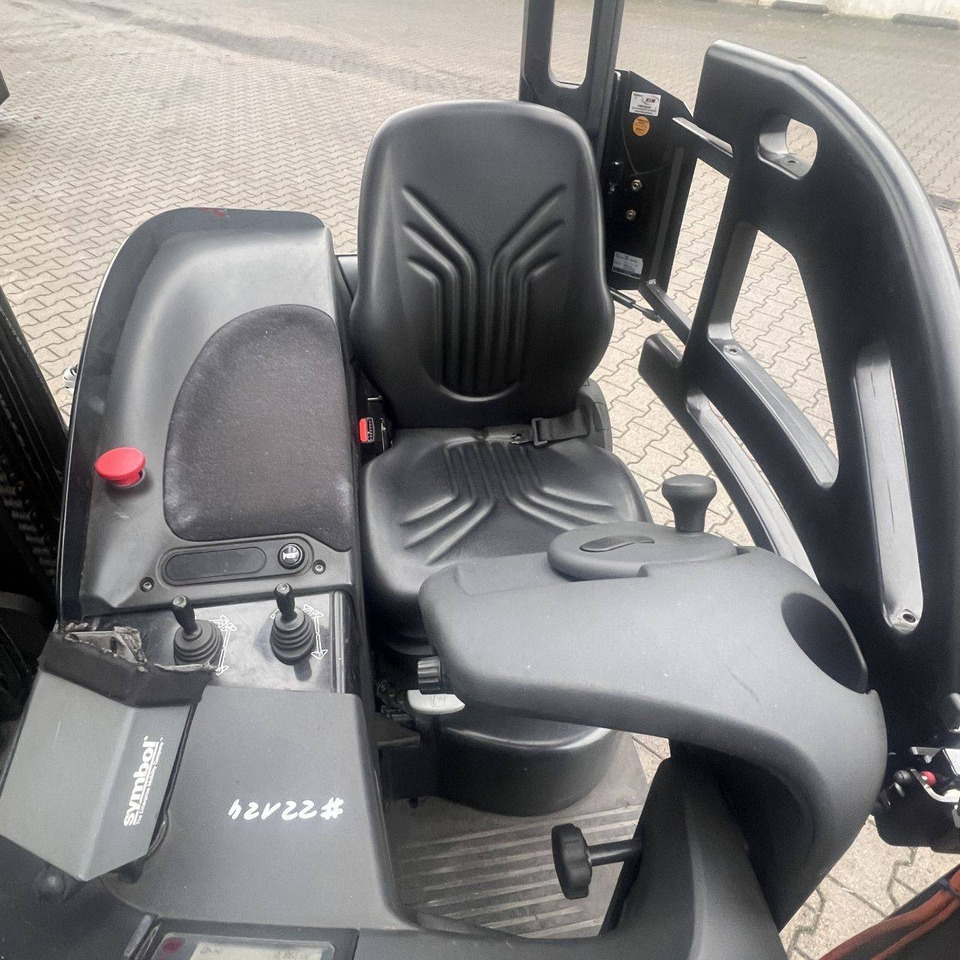 Linde R14S-12 - Reach truck: picture 5 Linde R14S-12 - Reach truck: picture 5