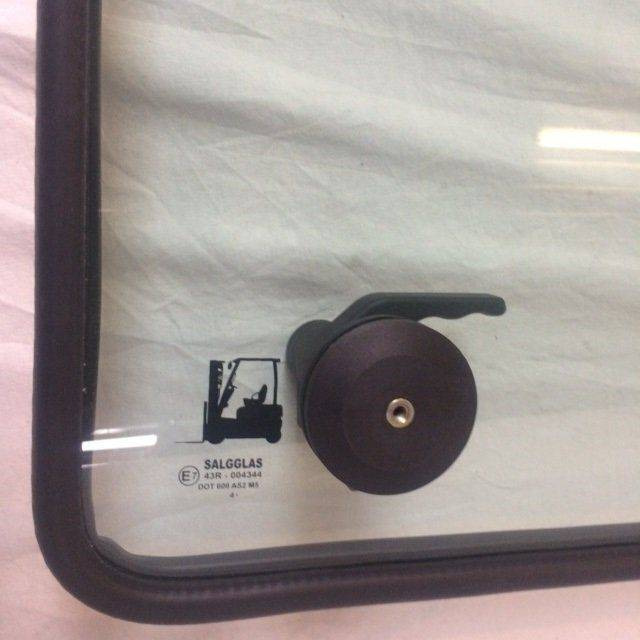 Rear windows for Caterpillar / Mitsubishi - Window and parts for Material handling equipment: picture 3 Rear windows for Caterpillar / Mitsubishi - Window and parts for Material handling equipment: picture 3