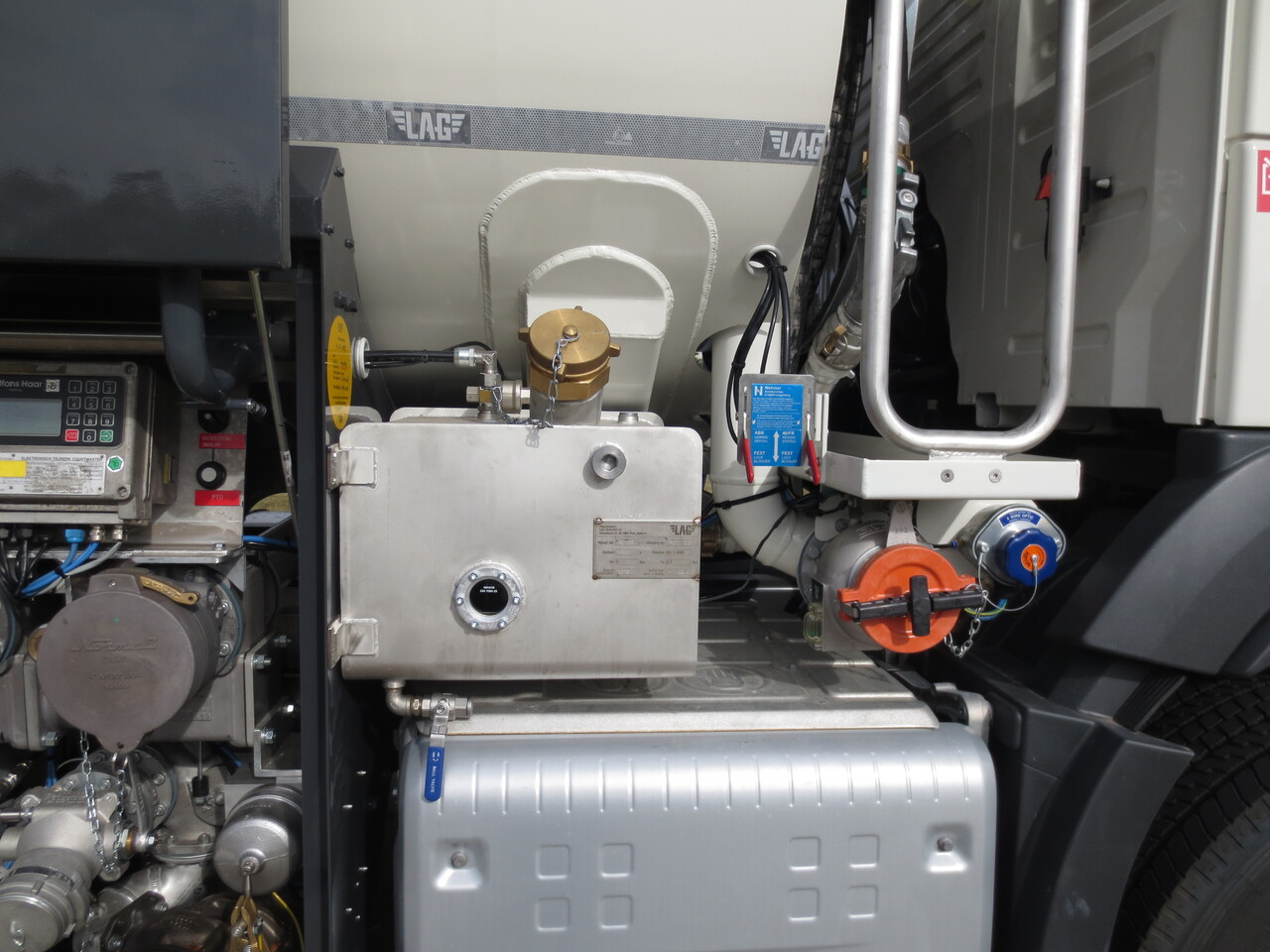Volvo FM - Tank truck: picture 3 Volvo FM - Tank truck: picture 3