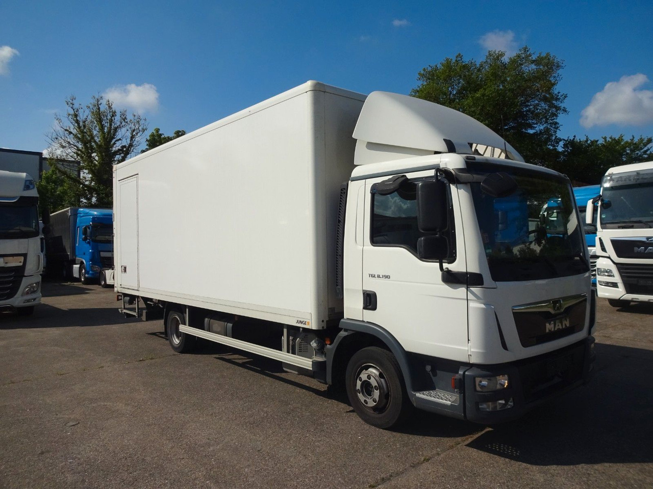 MAN TGL 8.190, LBW, Luft, Tempomat, Standheizung - Box van: picture 1 MAN TGL 8.190, LBW, Luft, Tempomat, Standheizung - Box van: picture 1