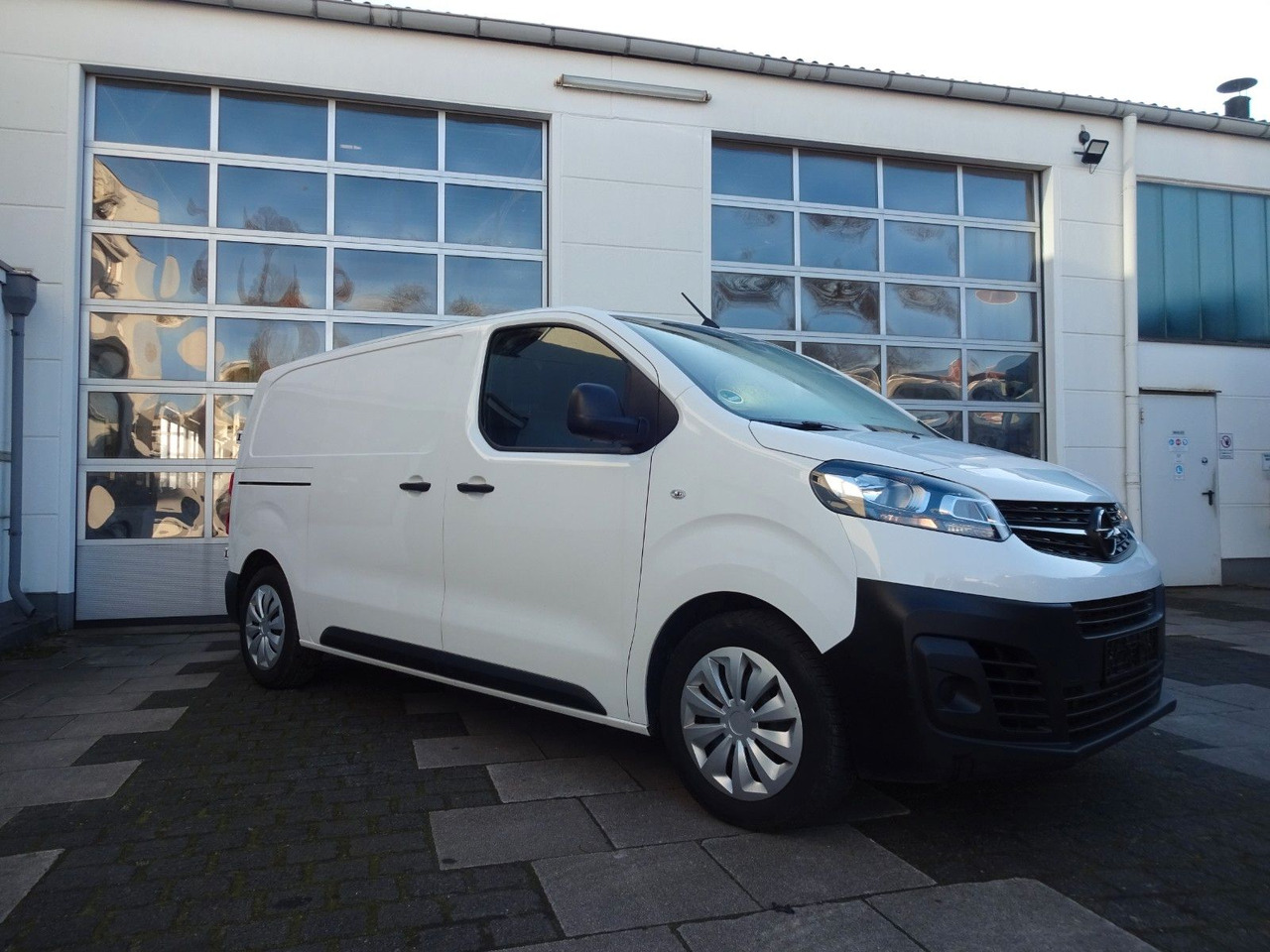Opel 50 x Vivaro Kasten L1H1, Klima, PDC, - Small van: picture 3 Opel 50 x Vivaro Kasten L1H1, Klima, PDC, - Small van: picture 3