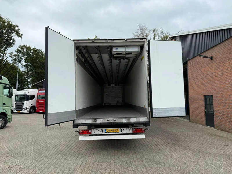 Schmitz Cargobull SKO 24 5x Meatrails Rohrbahnen Fleisch Carrier Vector 1950MT let op!! vol vleeshaken en 2 reservewielen - Isothermal semi-trailer: picture 4 Schmitz Cargobull SKO 24 5x Meatrails Rohrbahnen Fleisch Carrier Vector 1950MT let op!! vol vleeshaken en 2 reservewielen - Isothermal semi-trailer: picture 4