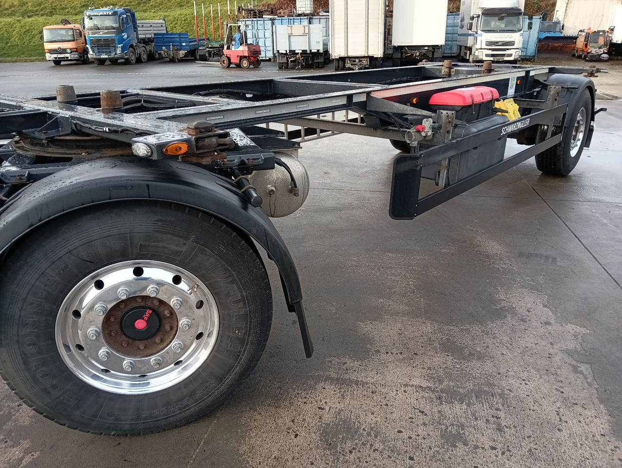 Schwarzmüller 2-A BDF 1,22/1,32 ALCOA Alufelgen ADR 120tkm TÜV Schwarzmüller 2-A BDF 1,22/1,32 ALCOA Alufelgen ADR 120tkm TÜV - Container transporter/ Swap body trailer: picture 4 Schwarzmüller 2-A BDF 1,22/1,32 ALCOA Alufelgen ADR 120tkm TÜV Schwarzmüller 2-A BDF 1,22/1,32 ALCOA Alufelgen ADR 120tkm TÜV - Container transporter/ Swap body trailer: picture 4