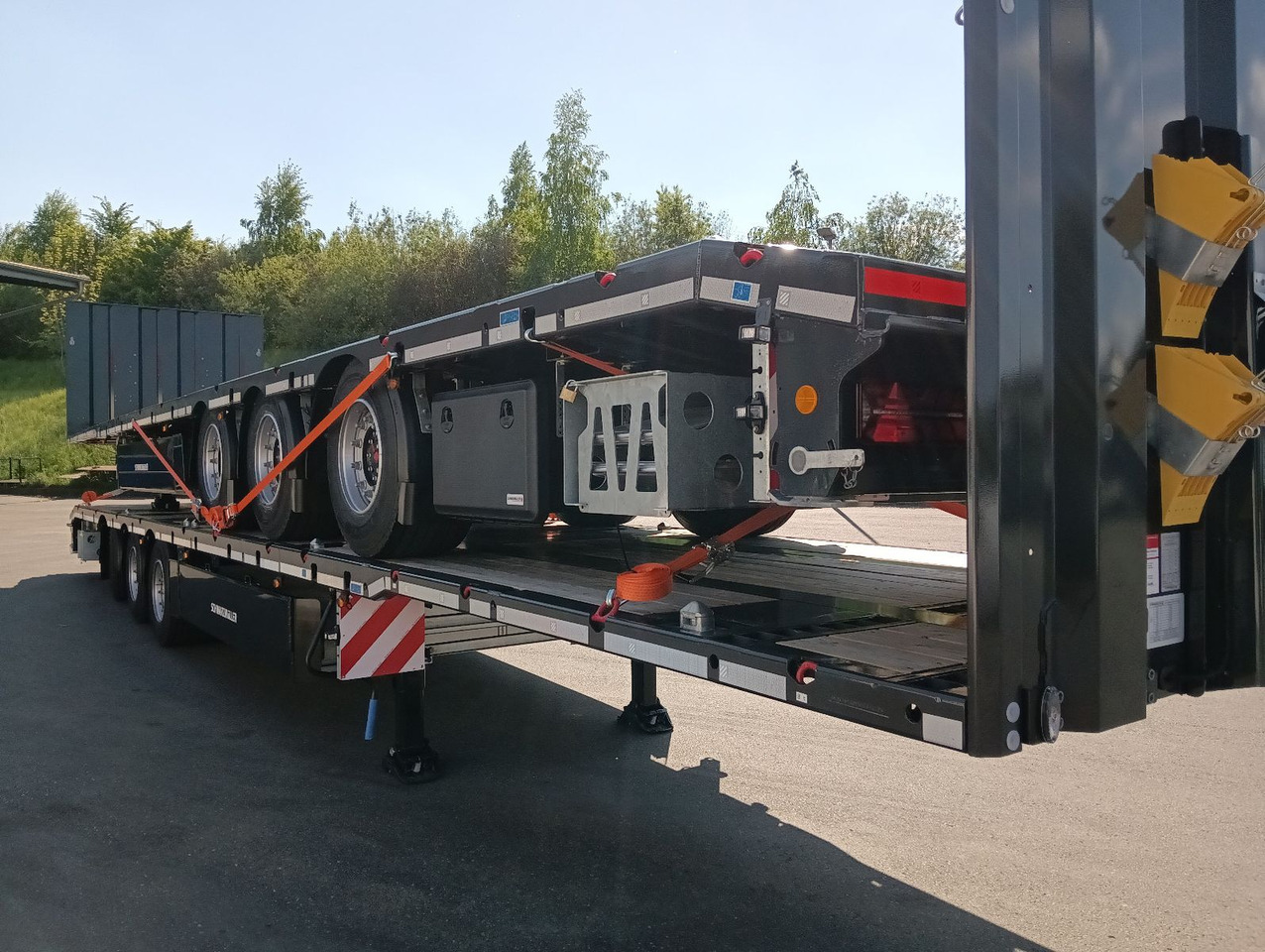 Dropside/ Flatbed semi-trailer Schwarzmüller 3Achs Tele Rampen TwistLock40+2x20"SAF Lenk+Lift: picture 13