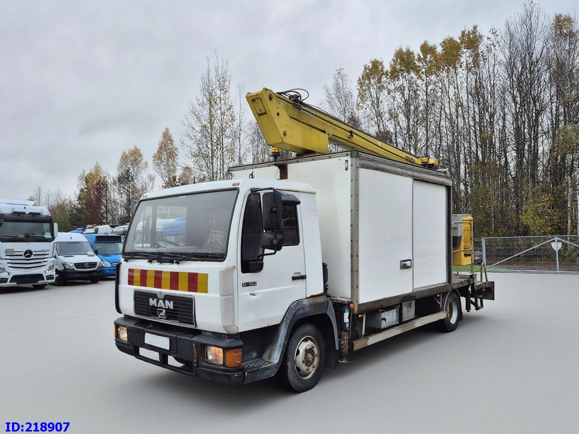 MAN LE 220C + Sky King 179TV - Truck mounted aerial platform, Municipal/ Special vehicle: picture 4 MAN LE 220C + Sky King 179TV - Truck mounted aerial platform, Municipal/ Special vehicle: picture 4