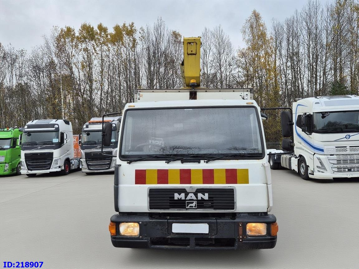 MAN LE 220C + Sky King 179TV - Truck mounted aerial platform, Municipal/ Special vehicle: picture 2 MAN LE 220C + Sky King 179TV - Truck mounted aerial platform, Municipal/ Special vehicle: picture 2